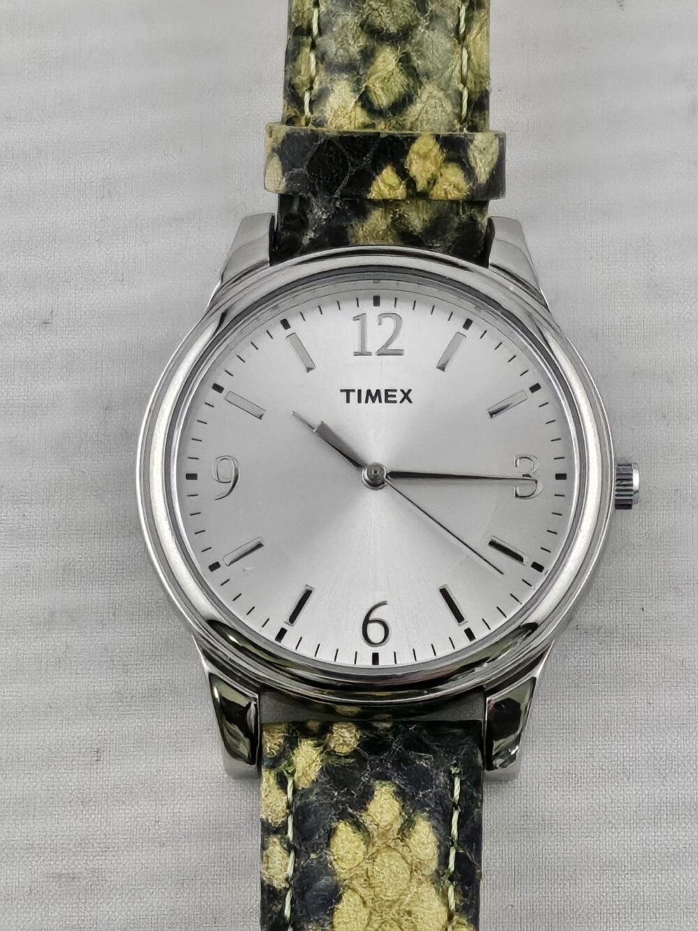 Rare Ladies TIMEX T2P130 Green Python Style Leather Band Watch New Battery Runs